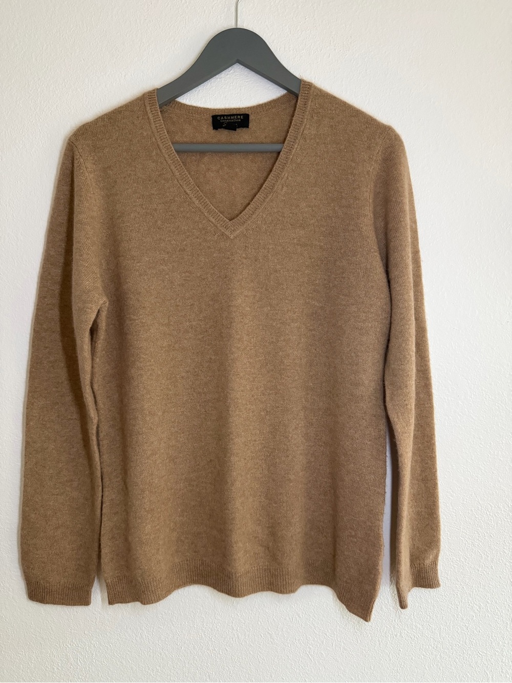 Charter Club women’s size L V-Neck 100% cashmere luxury Sweater in Camel